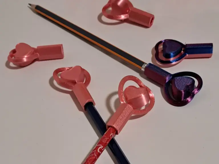 Ponteira de Lápis Coração com Pião 3D | Criativa e Divertida