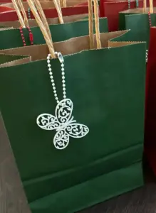 chaveiro borboleta branco