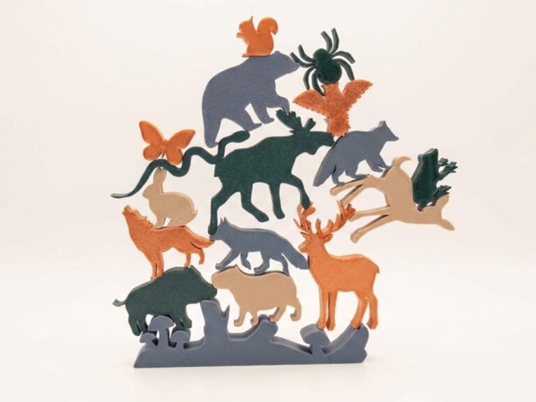 Jogo de Equilíbrio e Empilhamento de Animais da Floresta