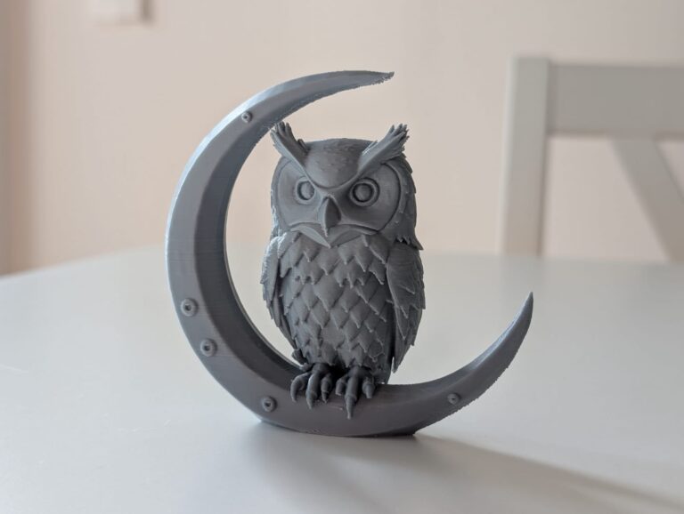 Escultura Coruja na Lua Crescente